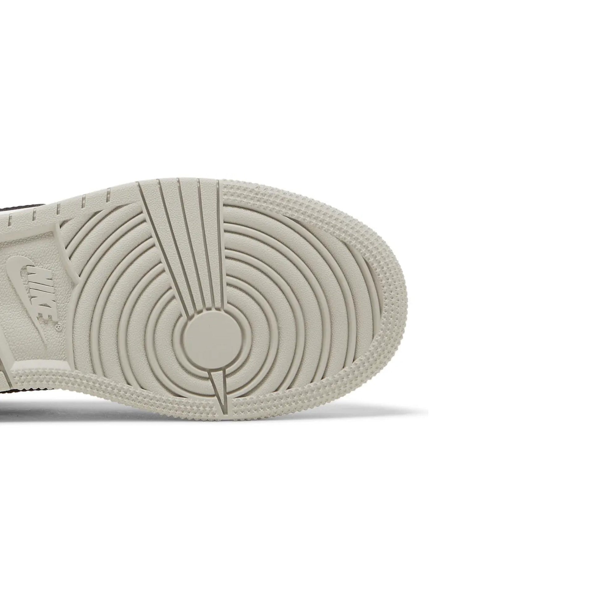 Air Jordan 1 Retro High OG 'White Cement' GS (2023)